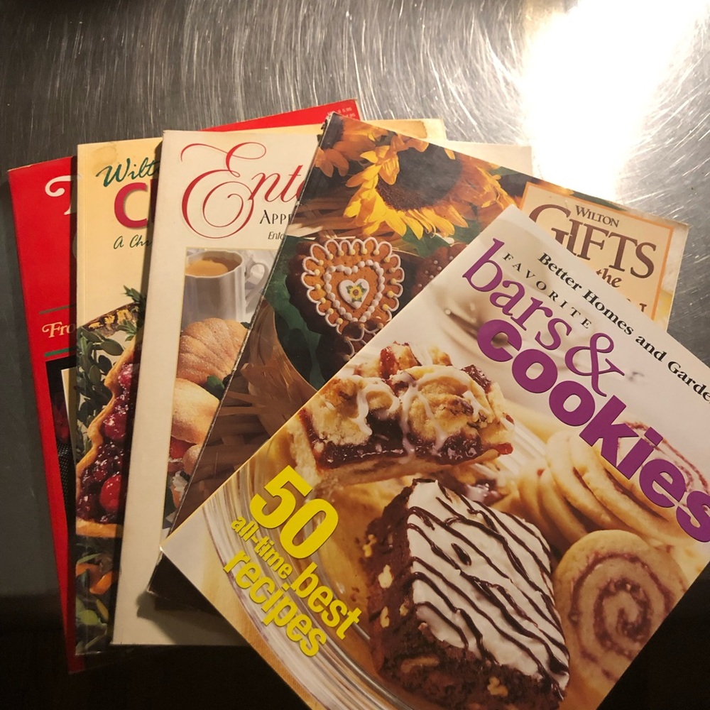 5 of the Best Holiday soft cover Vintage books. Wilton / Better Homes& Garden